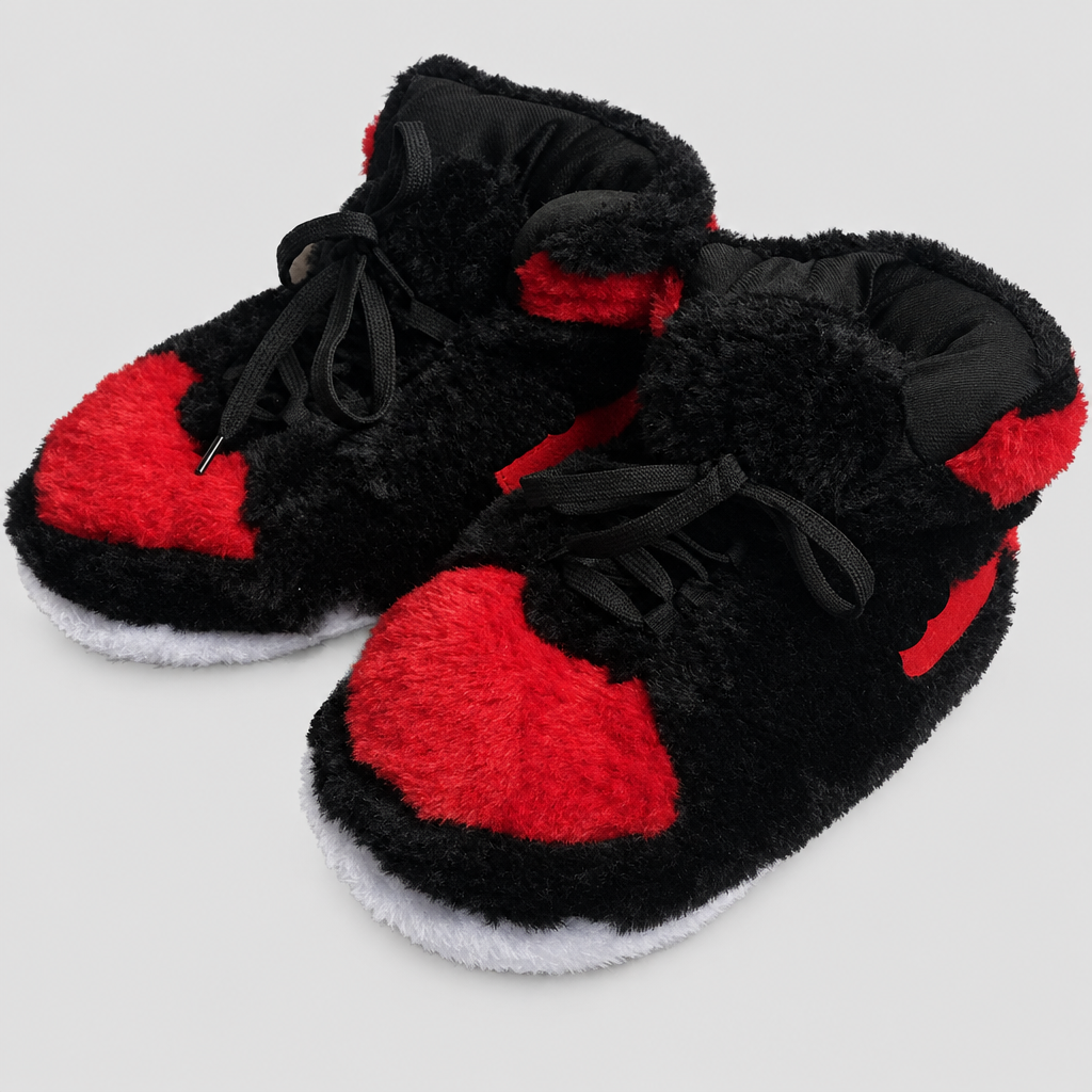 HK 1 Bred Sneaker Hausschuhe von Housekicks in Schwarz und Rot